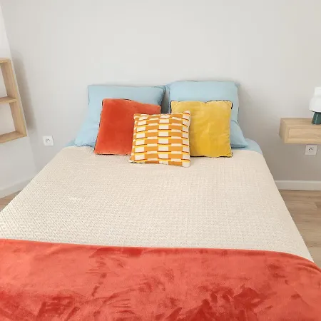 Paisible, Spacieux Avec Petit Jardin Apartment *