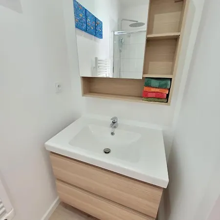 Paisible, Spacieux Avec Petit Jardin Apartment