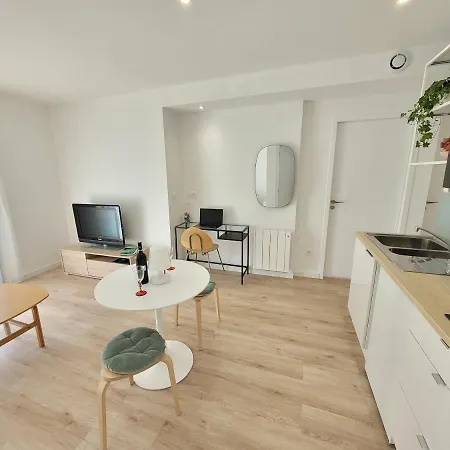 Paisible, Spacieux Avec Petit Jardin Apartment *